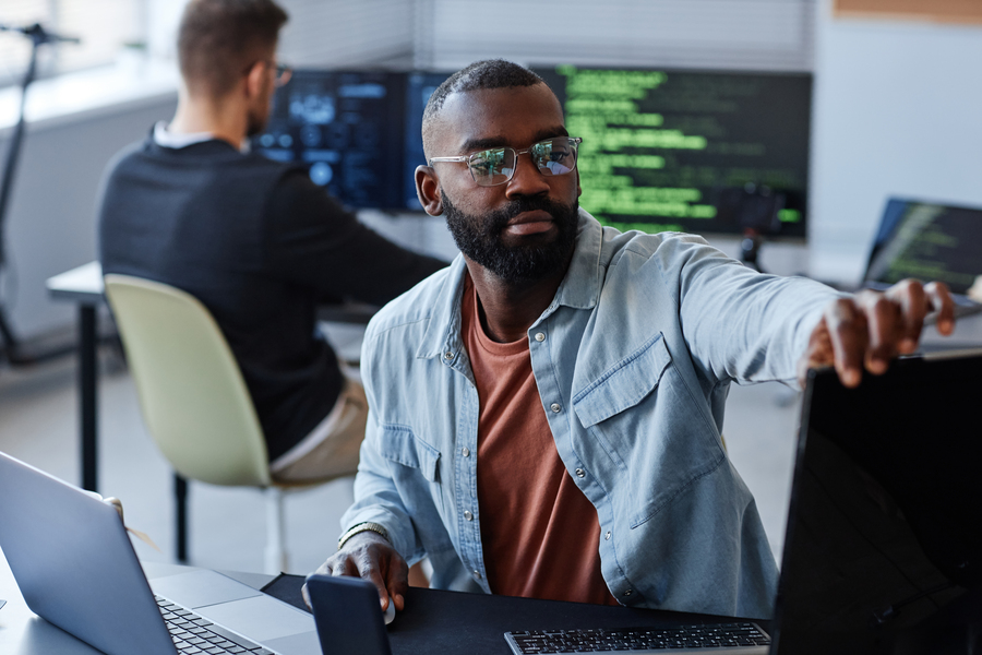 Que es inteligencia de negocio recopilación - Pantalla con herramientas avanzadas de análisis y recopilación de datos para inteligencia de negocios